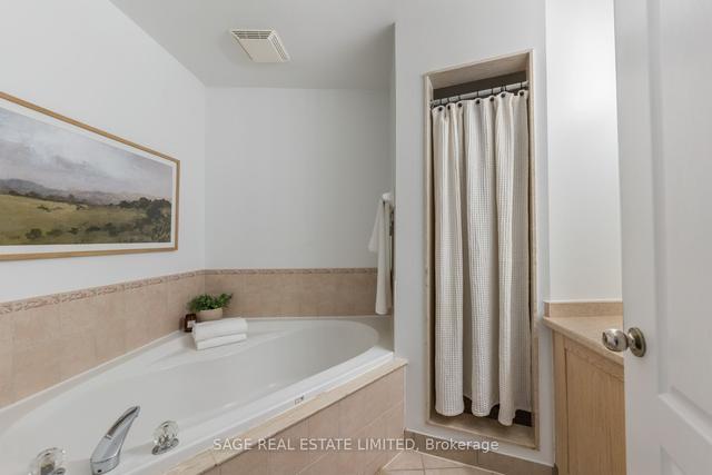 36 Connolly St, Townhouse with 2 bedrooms, 1 bathrooms and 1 parking in Toronto ON | Image 22