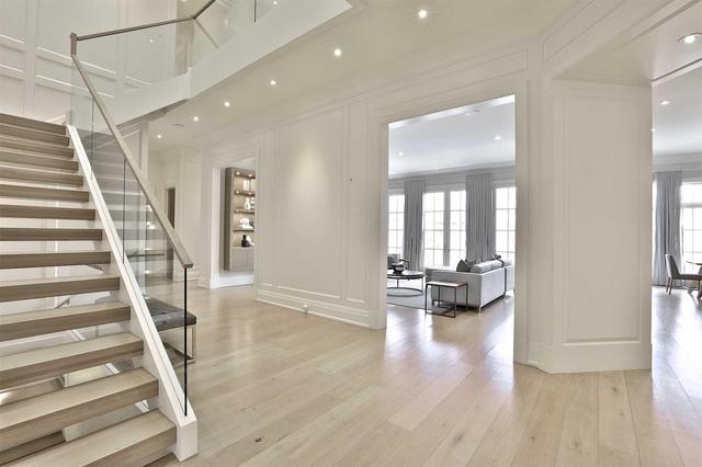 34 Stratheden Rd, House detached with 6 bedrooms, 8 bathrooms and 6 parking in Toronto ON | Image 3