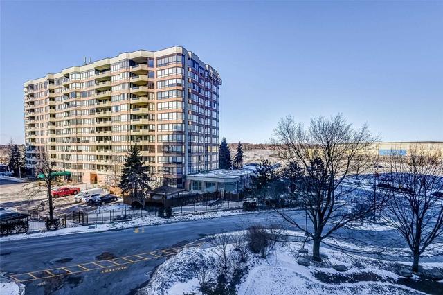 401 - 610 Bullock Dr, Condo with 2 bedrooms, 2 bathrooms and 1 parking in Markham ON | Image 2