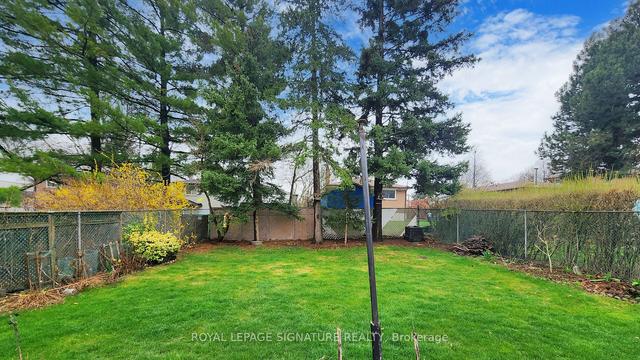 19 Griselda Cres, House detached with 3 bedrooms, 2 bathrooms and 3 parking in Toronto ON | Image 26