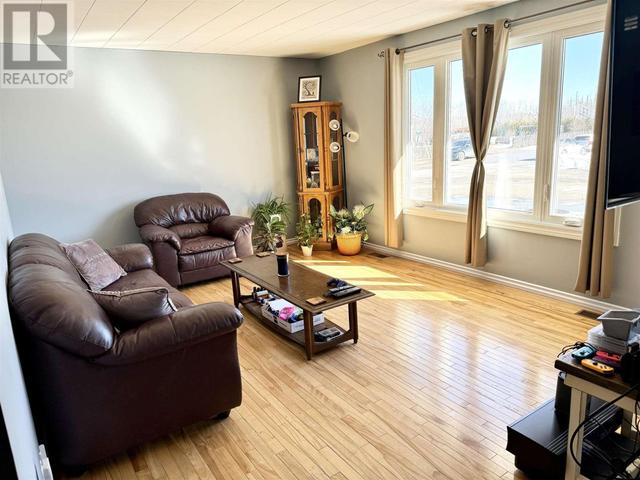 7 Macdonald St, House detached with 4 bedrooms, 2 bathrooms and null parking in Kapuskasing ON | Image 10