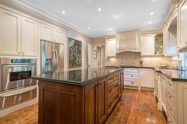 87 Wimbleton Rd, House detached with 4 bedrooms, 5 bathrooms and 6 parking in Toronto ON | Image 2