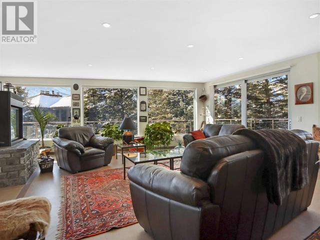 32 Juniper Ridge, House detached with 3 bedrooms, 4 bathrooms and 6 parking in Canmore AB | Image 31