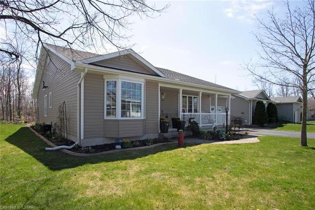 322 Wyldwood Lane, House detached with 2 bedrooms, 2 bathrooms and 3 parking in South Huron ON | Image 1