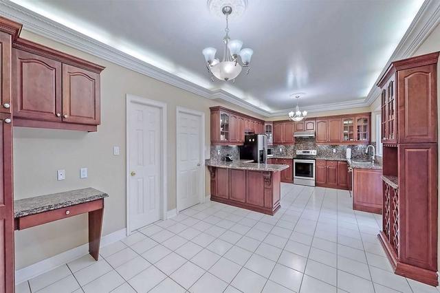 18 Roberson Dr, House detached with 5 bedrooms, 7 bathrooms and 6 parking in Ajax ON | Image 5