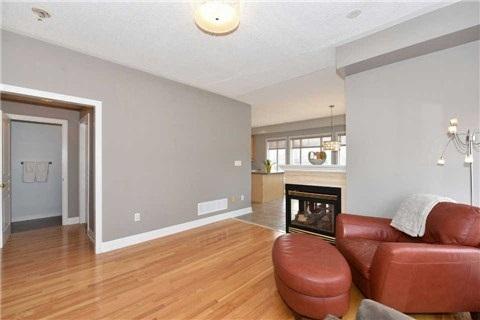 179 Lakeshore Rd E, Townhouse with 3 bedrooms, 4 bathrooms and 3 parking in Mississauga ON | Image 7