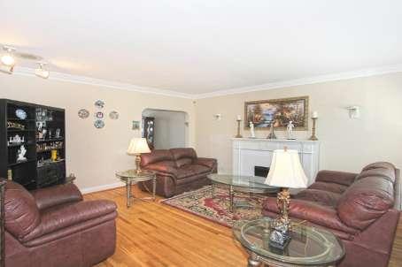 242 Osler St, House detached with 3 bedrooms, 2 bathrooms and 3 parking in Toronto ON | Image 5