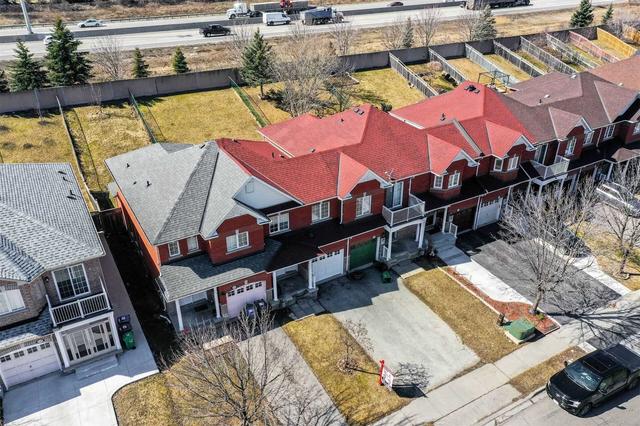 153 Checkerberry Cres, House attached with 3 bedrooms, 3 bathrooms and 3 parking in Brampton ON | Image 2