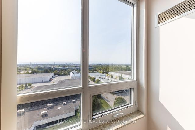 1215 - 50 Clegg Rd, Condo with 2 bedrooms, 2 bathrooms and 1 parking in Markham ON | Image 5