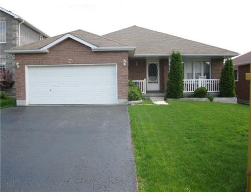 19 Honey Cres, House detached with 2 bedrooms, 3 bathrooms and null parking in Barrie ON | Image 1