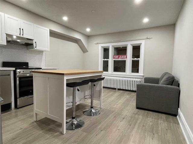 2nd fl - 521 Rogers Rd, House detached with 2 bedrooms, 1 bathrooms and 1 parking in Toronto ON | Image 13