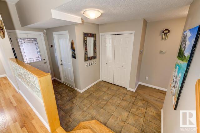 5542 145a Av Nw, House detached with 5 bedrooms, 2 bathrooms and 6 parking in Edmonton AB | Image 3