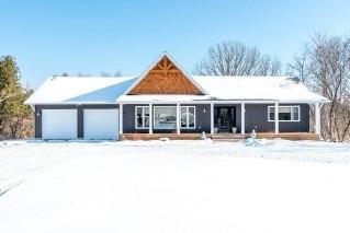 20 Lagoon Dr, House detached with 3 bedrooms, 2 bathrooms and 8 parking in Kawartha Lakes ON | Image 1