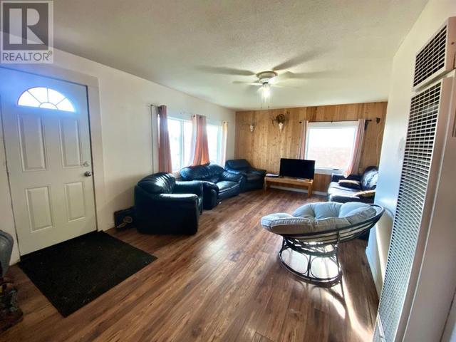 427 26 Street, House detached with 2 bedrooms, 1 bathrooms and null parking in Fort Macleod AB | Image 3