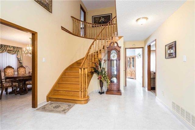 40 Minglehaze Dr, House detached with 4 bedrooms, 4 bathrooms and 4 parking in Toronto ON | Image 3