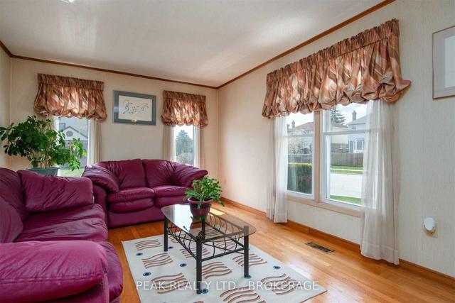2 Junewood Cres, House detached with 3 bedrooms, 2 bathrooms and 3 parking in Brampton ON | Image 3