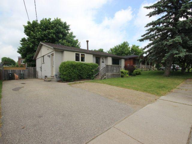 104 Glenburnie Dr, House detached with 3 bedrooms, 2 bathrooms and 4 parking in Guelph ON | Image 2