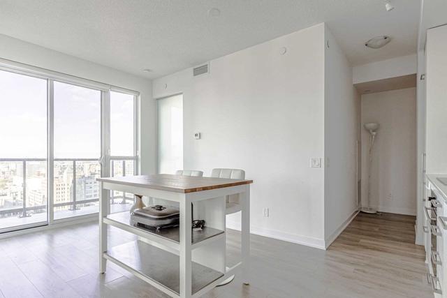 2102 - 87 Peter St, Condo with 2 bedrooms, 2 bathrooms and 1 parking in Toronto ON | Image 2