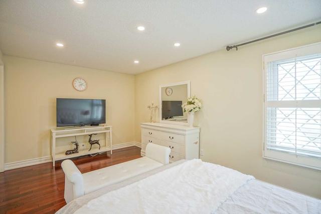 34 Penmarric Pl, House detached with 4 bedrooms, 4 bathrooms and 4 parking in Toronto ON | Image 4