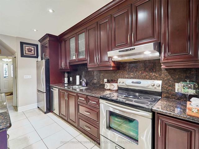 1925 Dufferin St, House detached with 3 bedrooms, 3 bathrooms and 4 parking in Toronto ON | Image 16