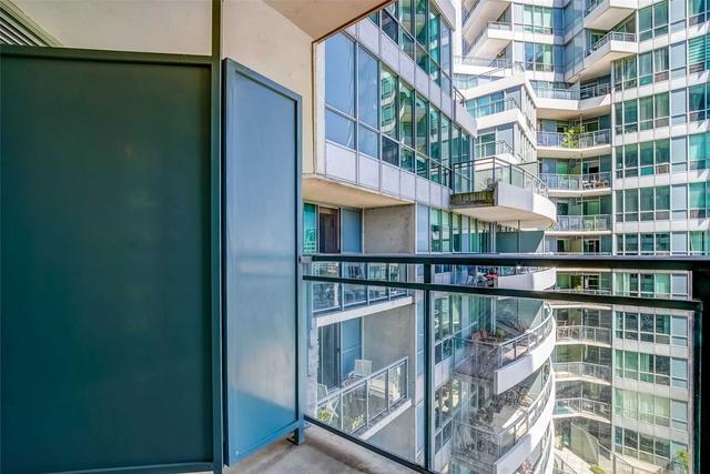 820 - 230 Queens Quay W. Quay W, Condo with 1 bedrooms, 1 bathrooms and 1 parking in Toronto ON | Image 3