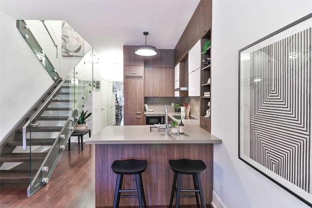 111 - 560 Front St W, Townhouse with 1 bedrooms, 2 bathrooms and 2 parking in Toronto ON | Image 9