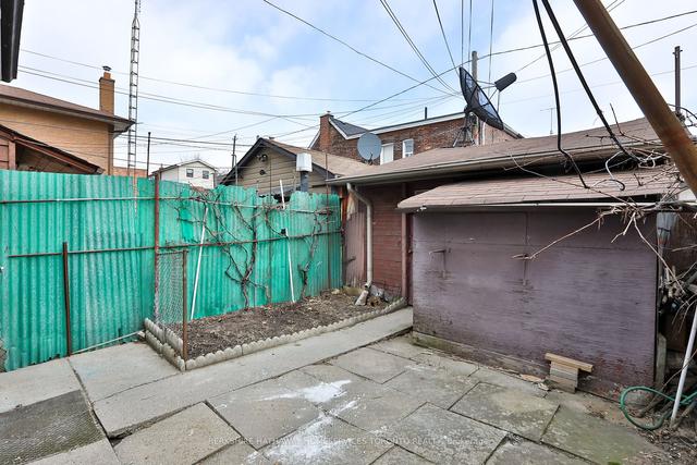 157 St Clarens Ave, House detached with 3 bedrooms, 2 bathrooms and 1 parking in Toronto ON | Image 30