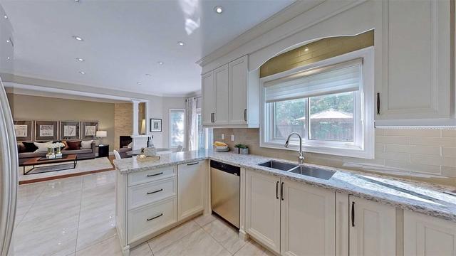348 Brookside Rd, House detached with 4 bedrooms, 3 bathrooms and 5 parking in Richmond Hill ON | Image 6
