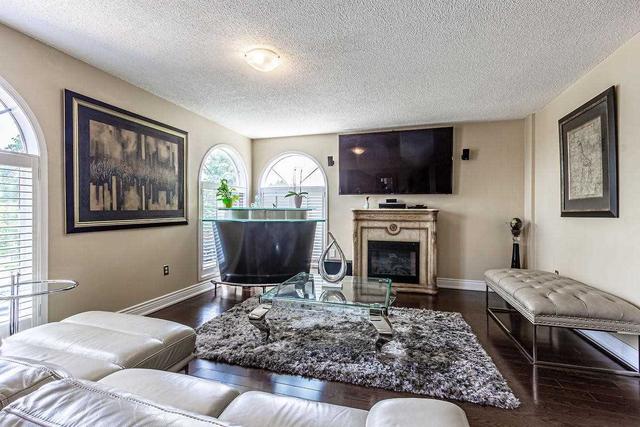 85 Forestgrove Circ, House detached with 3 bedrooms, 4 bathrooms and 5 parking in Brampton ON | Image 2