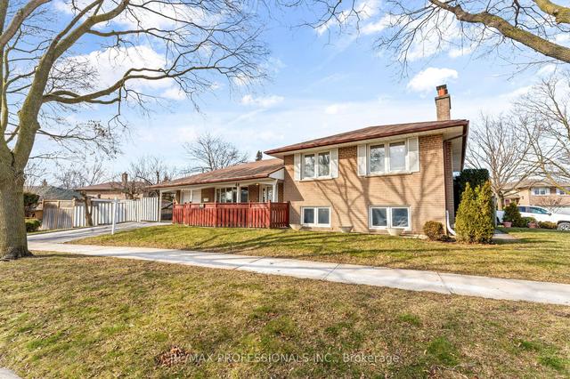 48 Gracey Blvd, House detached with 3 bedrooms, 2 bathrooms and 3 parking in Toronto ON | Image 1