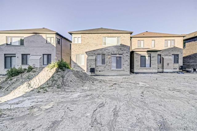 10 Marcel Brunelle Dr N, House detached with 5 bedrooms, 5 bathrooms and 4 parking in Whitby ON | Image 35