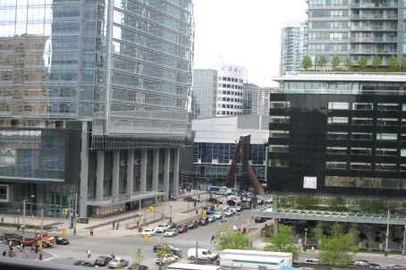 809 - 30 Grand Trunk Cres, Condo with 2 bedrooms, 1 bathrooms and 1 parking in Toronto ON | Image 7