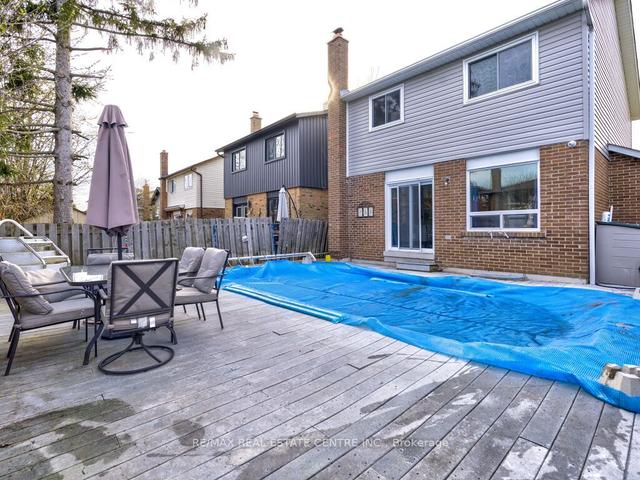 370 Hansen Rd N, House detached with 3 bedrooms, 3 bathrooms and 3 parking in Brampton ON | Image 32