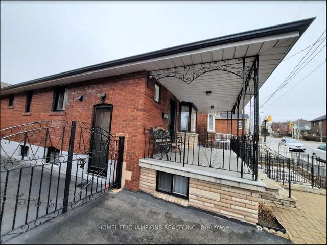 436 Oakwood Ave, House detached with 2 bedrooms, 2 bathrooms and 4 parking in Toronto ON | Image 16