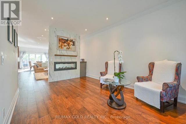 110 Richardson Ave, House detached with 4 bedrooms, 4 bathrooms and 5 parking in Toronto ON | Image 6