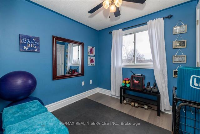 8 Wells Cres, House detached with 3 bedrooms, 2 bathrooms and 4 parking in Barrie ON | Image 4
