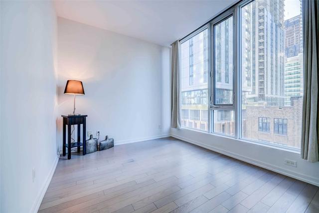 1107 - 101 Peter St, Condo with 1 bedrooms, 1 bathrooms and 0 parking in Toronto ON | Image 6