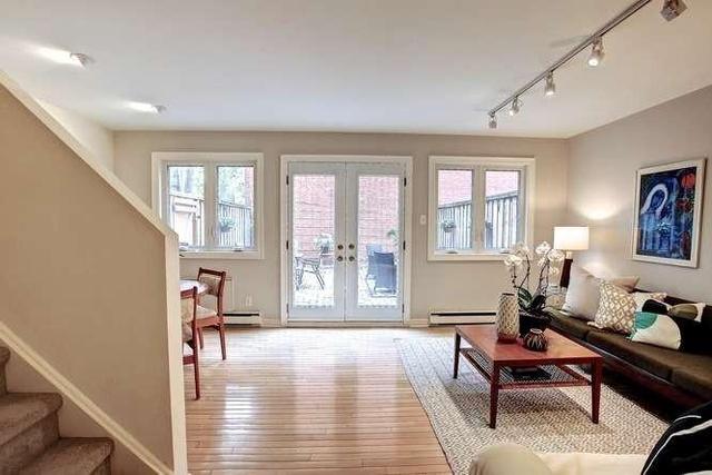 365 Albany Ave, Townhouse with 2 bedrooms, 1 bathrooms and 1 parking in Toronto ON | Image 7