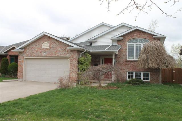 8209 Woodsview Crescent, House detached with 4 bedrooms, 2 bathrooms and 4 parking in Niagara Falls ON | Image 2