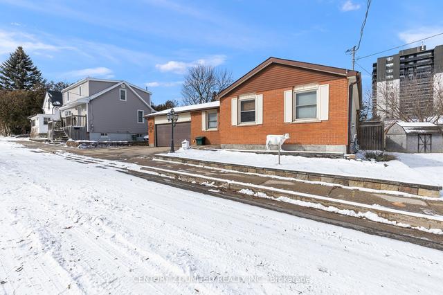 15 Chester St, House detached with 3 bedrooms, 1 bathrooms and 5 parking in Guelph ON | Image 30