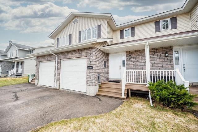 2099 Sandstone Crescent, Townhouse with 3 bedrooms, 2 bathrooms and 2 parking in Petawawa ON | Image 2