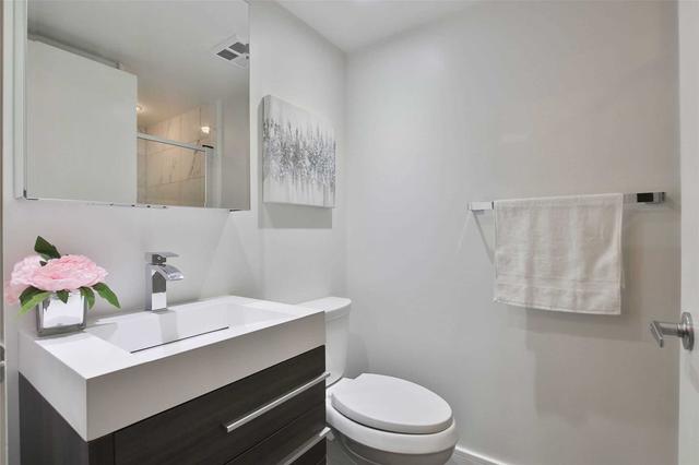 1112 - 8 York St, Condo with 2 bedrooms, 2 bathrooms and 1 parking in Toronto ON | Image 19