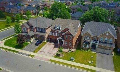 29 Crown Dr, House detached with 5 bedrooms, 5 bathrooms and 6 parking in Brampton ON | Image 3