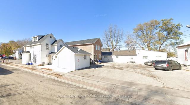 21 Main St S, House detached with 3 bedrooms, 3 bathrooms and 6 parking in Newmarket ON | Image 3