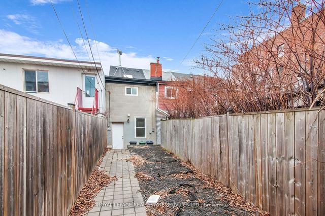 660 Dundas St W, House attached with 2 bedrooms, 2 bathrooms and 2 parking in Toronto ON | Image 29