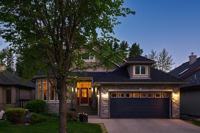 134 Discovery Ridge Boulevard Sw, House detached with 3 bedrooms, 2 bathrooms and 4 parking in Calgary AB | Image 1