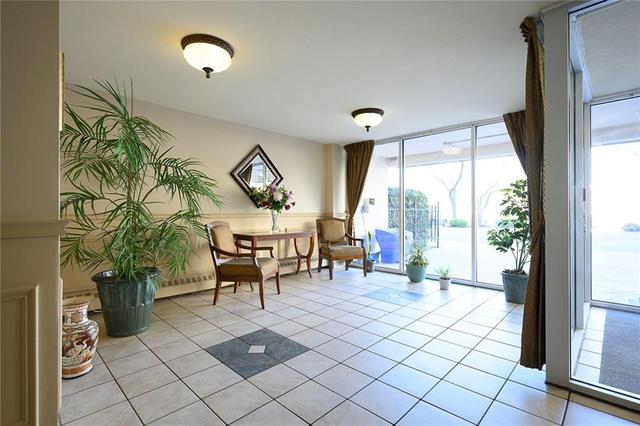 510 - 75 Glenburn Court, Condo with 2 bedrooms, 1 bathrooms and 1 parking in Hamilton ON | Image 4