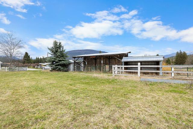 5030 Canyon Lister Road, House detached with 3 bedrooms, 2 bathrooms and 4 parking in Central Kootenay B BC | Image 30