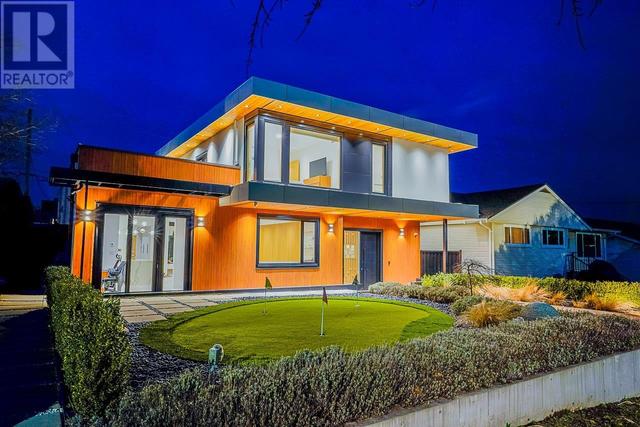 4853 Brentlawn Drive, House detached with 8 bedrooms, 5 bathrooms and 4 parking in Burnaby BC | Image 2