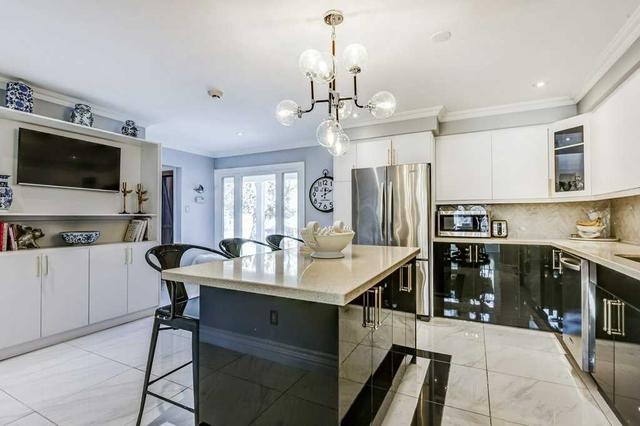 3358 Tallmast Cres, House semidetached with 3 bedrooms, 3 bathrooms and 3 parking in Mississauga ON | Image 5